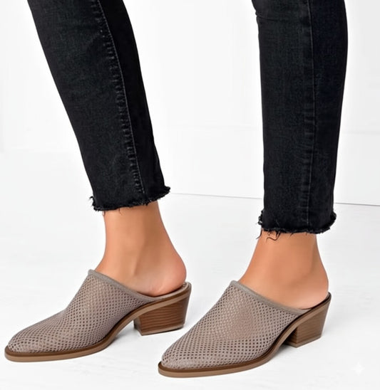 Hollowed Out Pointed Thick Heeled Half Drag