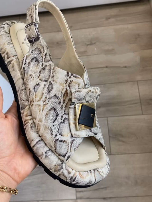 Animal Textured Flat Sandals