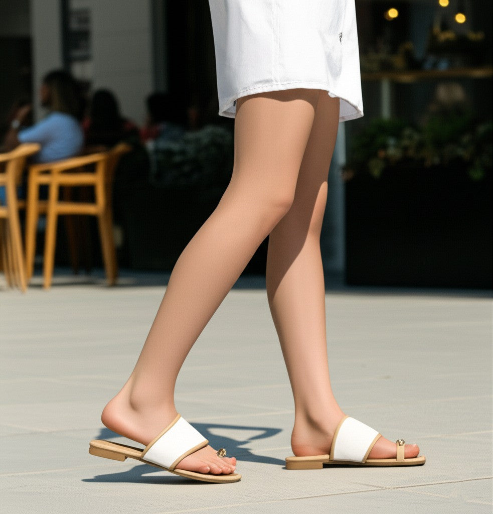 Vacation-style Metallic Clip-toe Flat Sandals