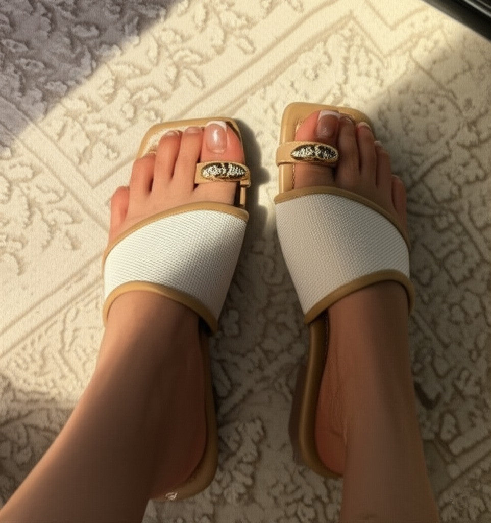 Vacation-style Metallic Clip-toe Flat Sandals
