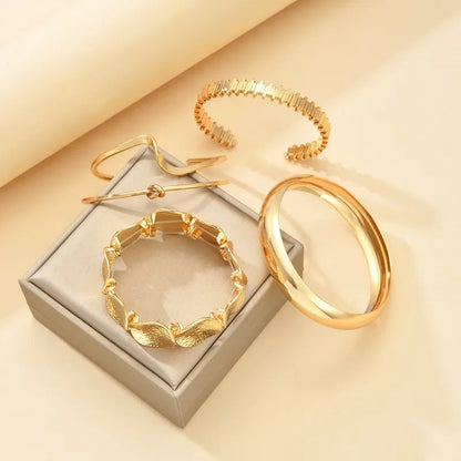 5pcs Vintage Exaggerated Luxury Geometric Design Wide Metal Gold Bangle Set