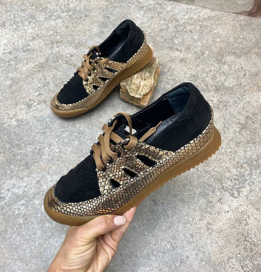 Snakeskin Pattern Lace Up Sneakers