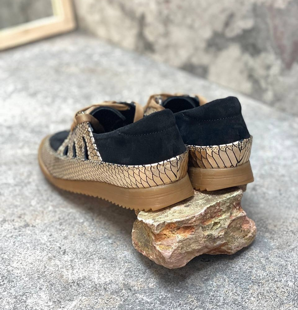 Snakeskin Pattern Lace Up Sneakers